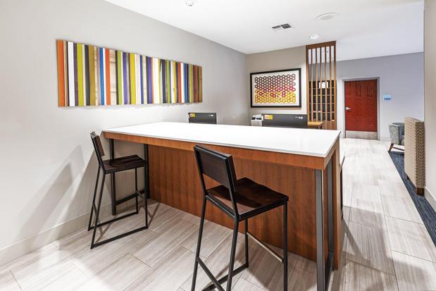 Images Holiday Inn Express & Suites Shreveport - West by IHG