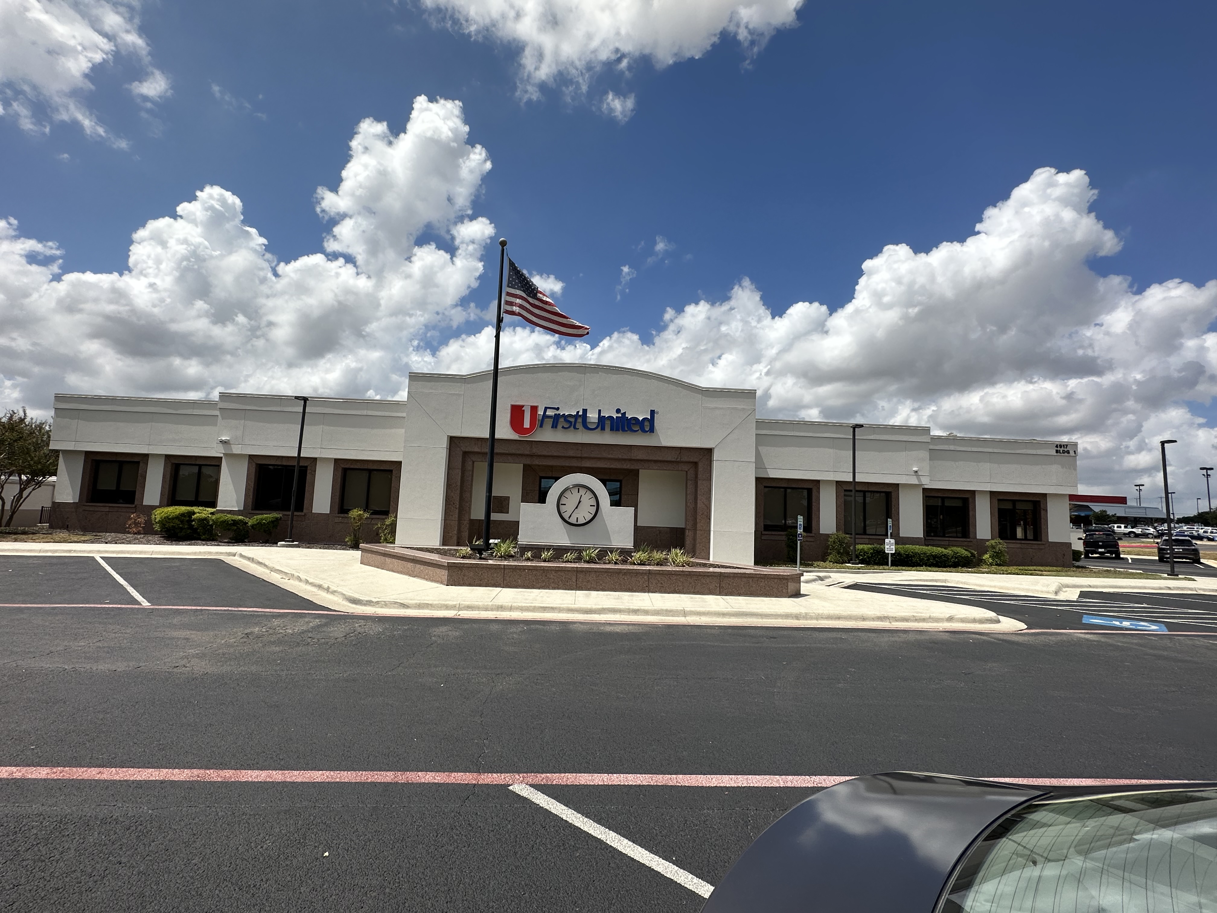 First United Bank - Schertz - exterior parking lot