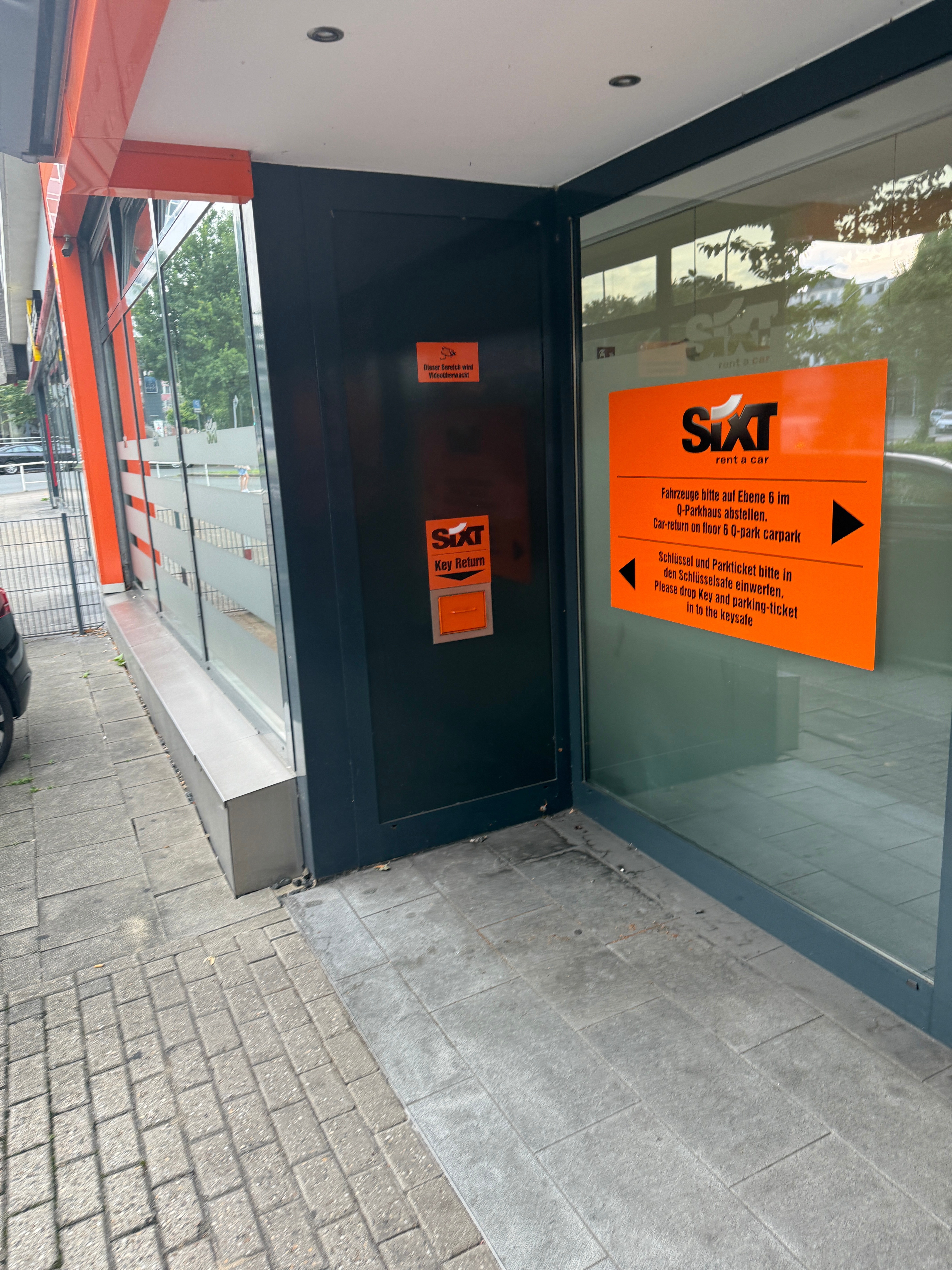 SIXT Auto- und Transportervermietung Essen Limbecker Platz, Ostfeldstr. 9 in Essen