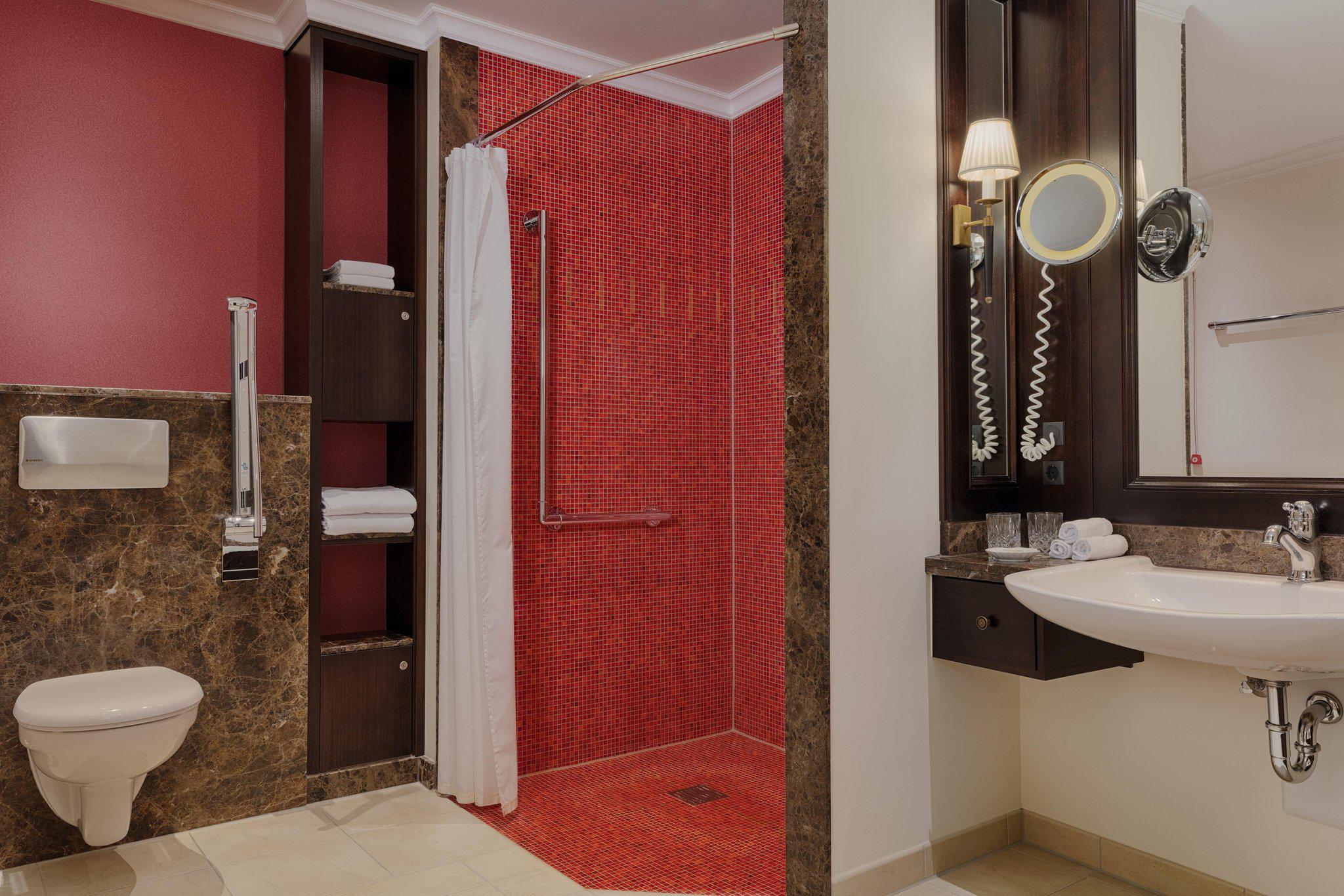 Schloss Fuschl, a Luxury Collection Resort & Spa, Fuschlsee-Salzburg, Schloss Strasse 19 in Hof Bei Salzburg