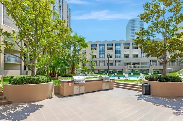 Images Promenade Towers