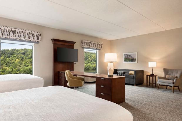 Images Hampton Inn & Suites Pittsburgh/Waterfront-West Homestead