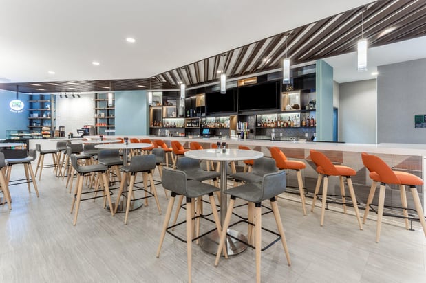 Images Holiday Inn & Suites Cedar Falls-Waterloo Event Ctr by IHG