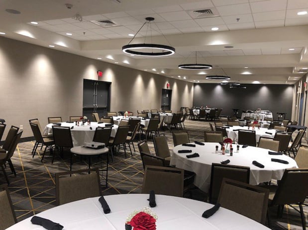 Images Holiday Inn & Suites Fayetteville W-Fort Bragg Area by IHG