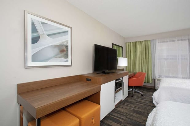 Images Hampton Inn & Suites Kansas City-Merriam