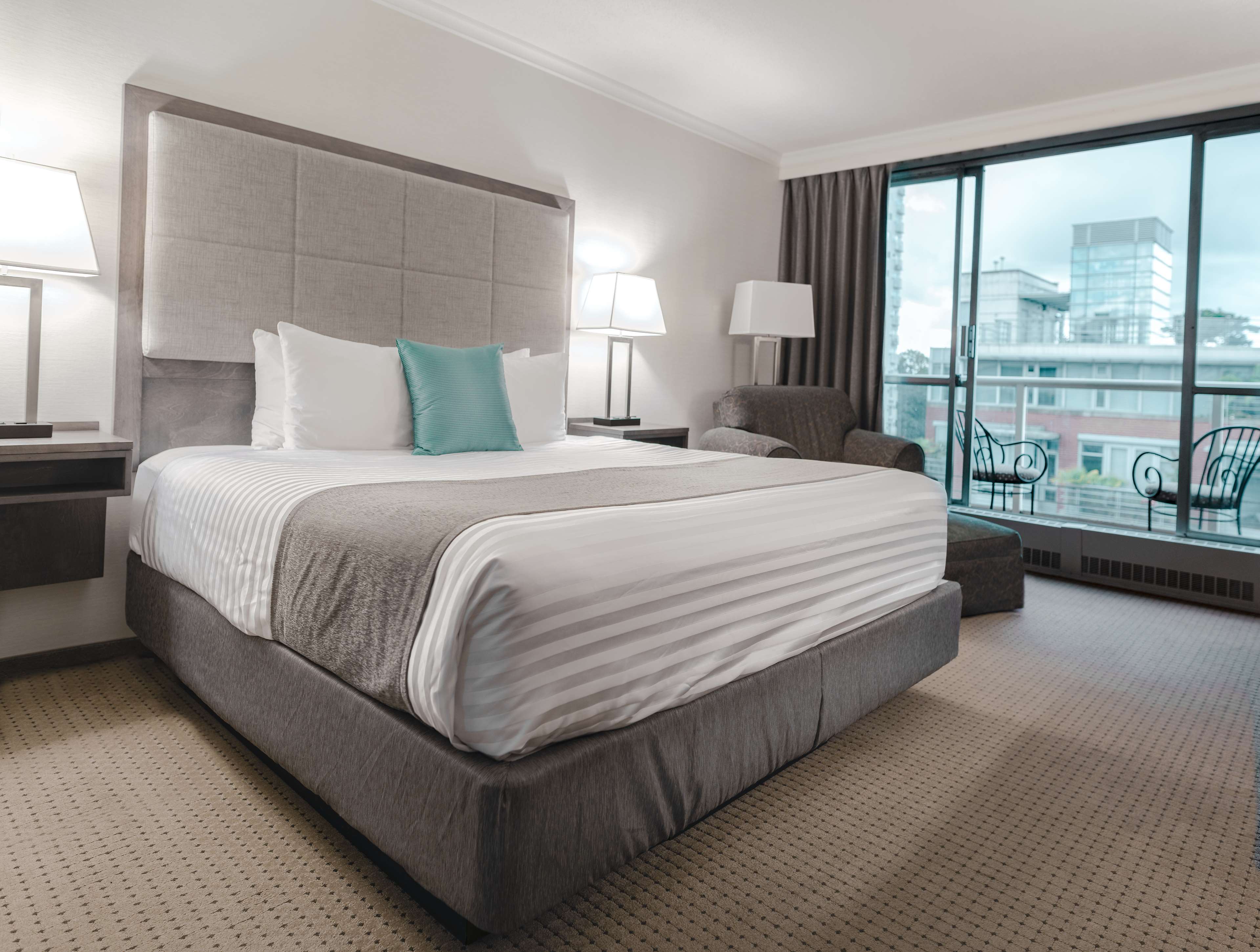 King Premium Guest Room Best Western Plus Sands Vancouver (604)682-1831