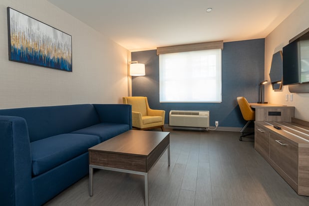 Images Holiday Inn Express & Suites Hampton South-Seabrook by IHG