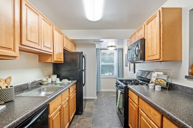 Images Cedar Gardens and Towers Apartment Homes