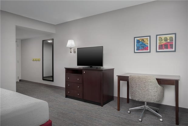 Images Hampton Inn & Suites Omaha-Downtown