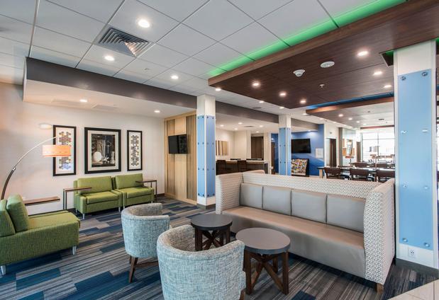 Images Holiday Inn Express & Suites Phoenix North - Happy Valley by IHG