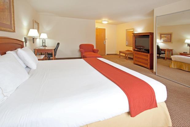 Images Holiday Inn Express & Suites Cedar City, an IHG Hotel