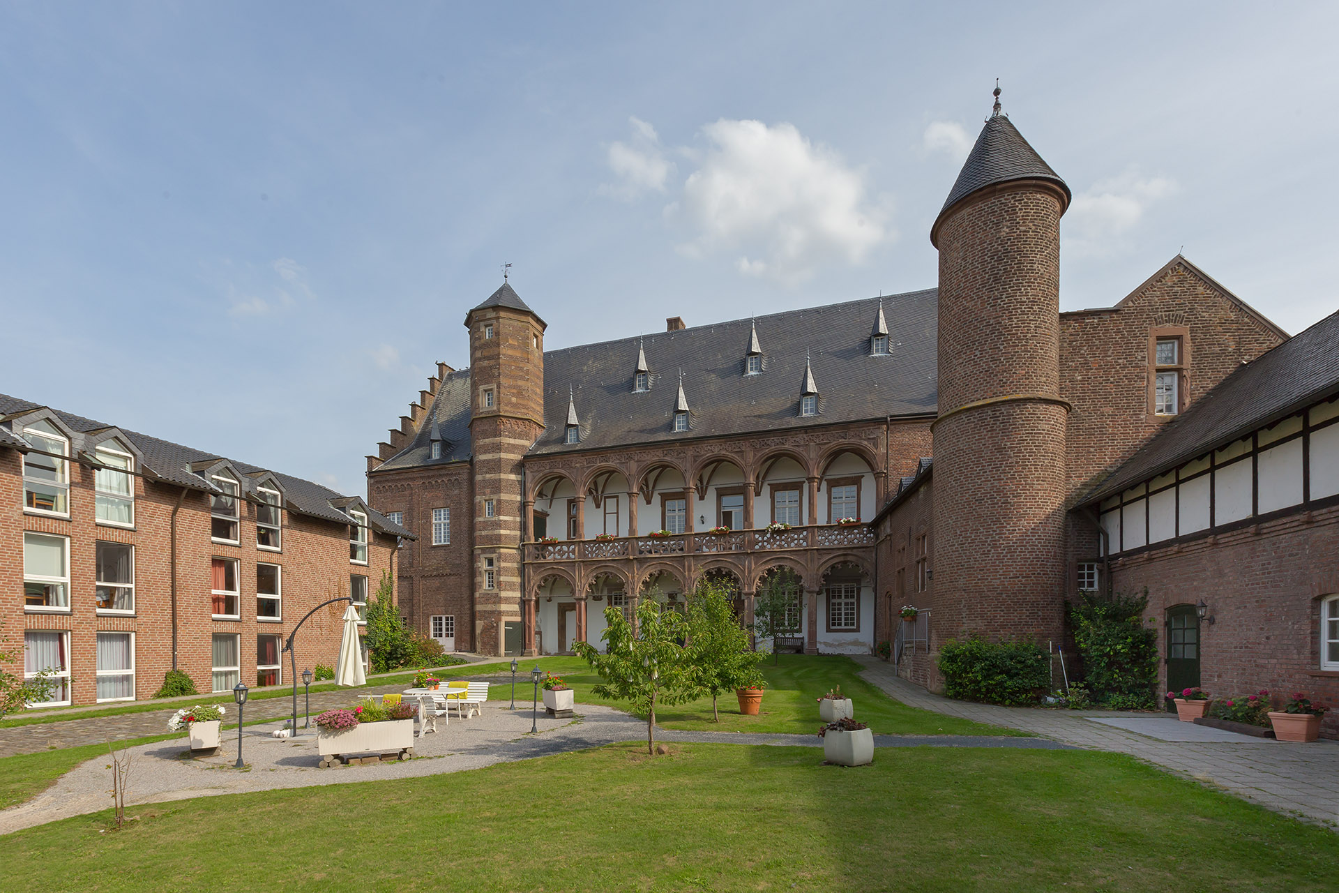 CURATA Seniorenresidenz Burg Binsfeld, Seniorenresidenz Burg Binsfeld in Nörvenich