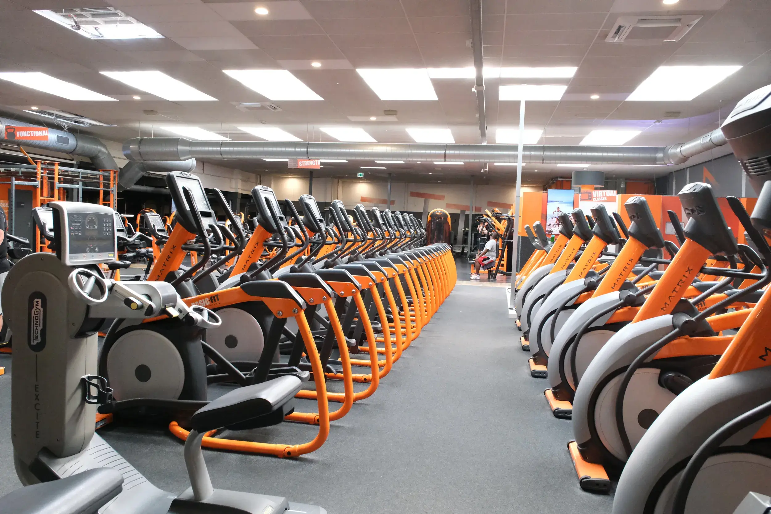 Foto's Basic-Fit 24/7