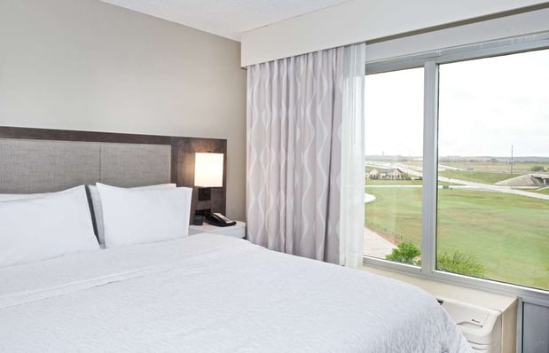 Images Hampton Inn & Suites N. Ft. Worth-Alliance Airport