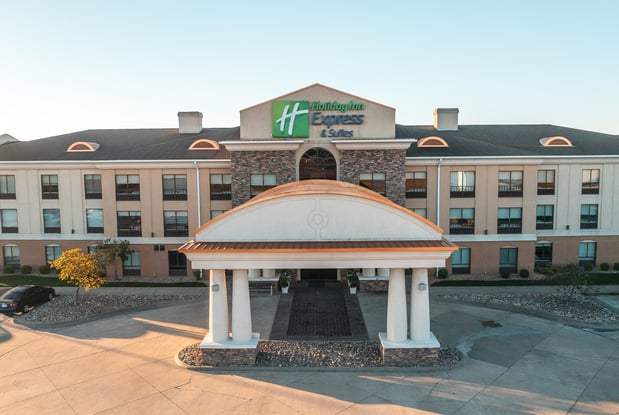 Images Holiday Inn Express & Suites Saint Robert - Leonard Wood by IHG