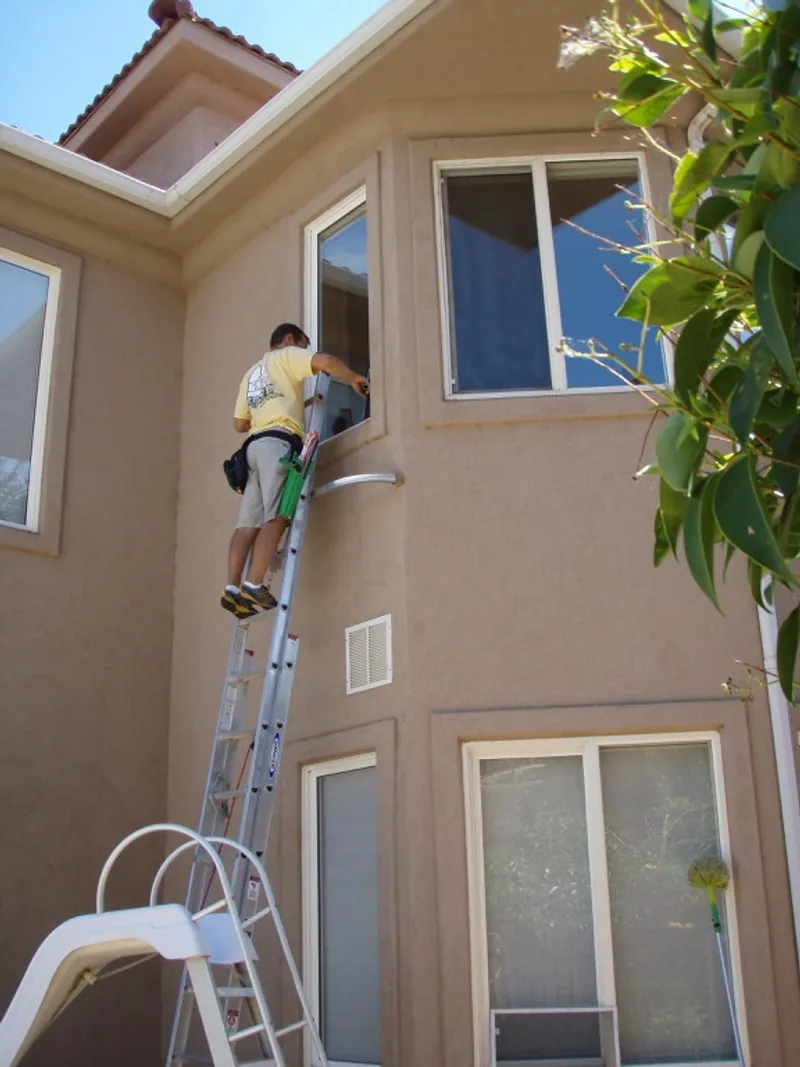 Busy B Window Cleaning Image