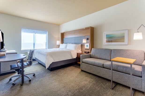 Images Holiday Inn & Suites Cedar Falls-Waterloo Event Ctr by IHG