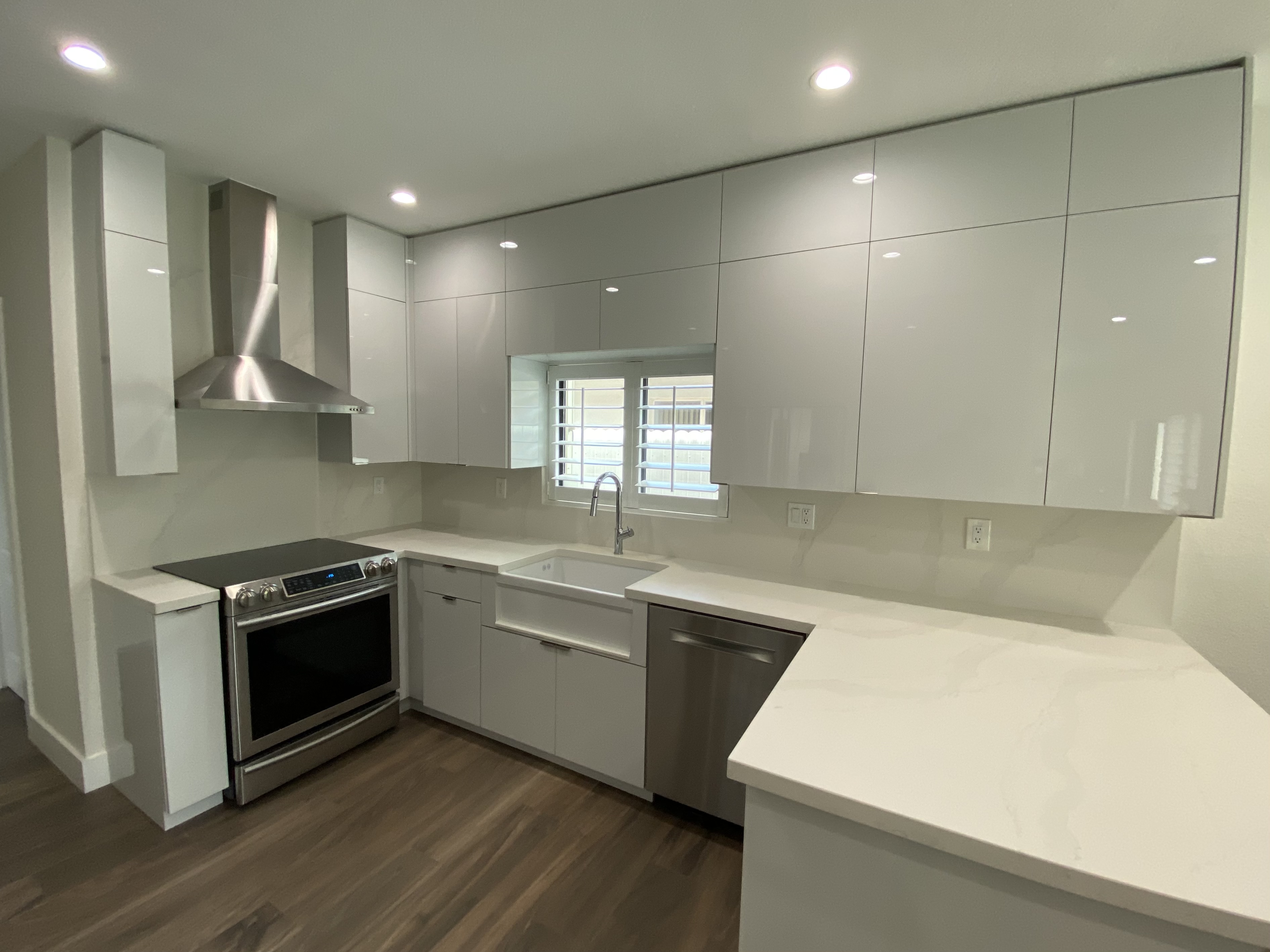 Modern, Custom Kitchen Cabinets 