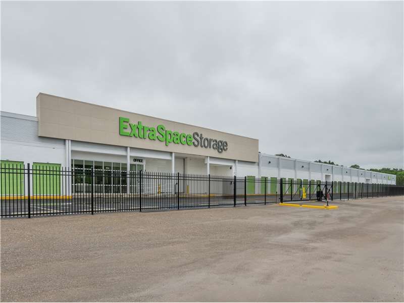 Beauty Image - Extra Space Storage at 854 W South Blvd, Montgomery, AL 36105