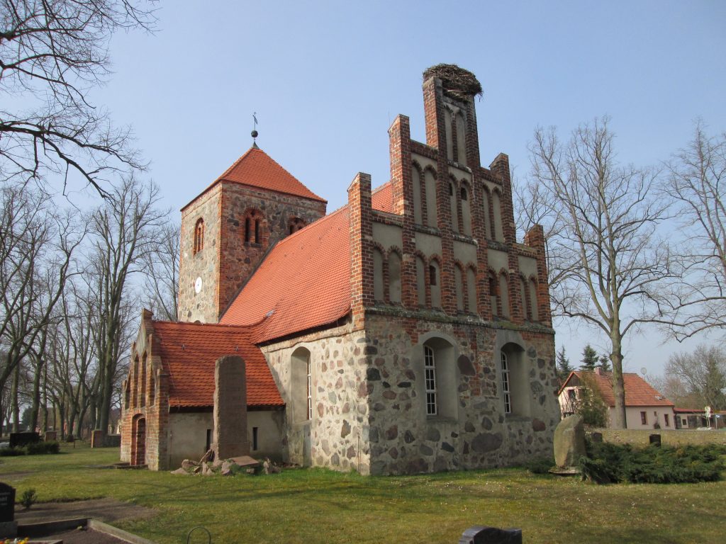 Kirche Buberow - Pfarrsprengel Löwenberger Land, Am Rundling in Gransee