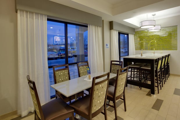 Images Holiday Inn Express & Suites Meadowlands Area by IHG