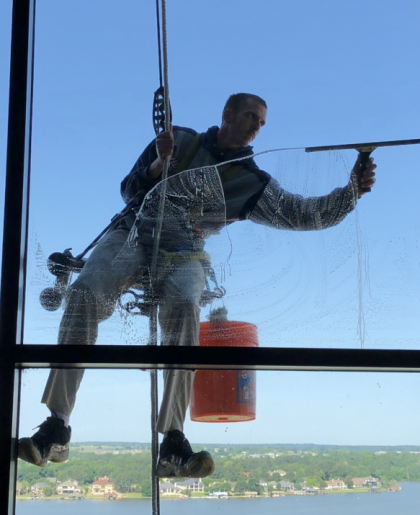 Take advantage of our window cleaning service in Conroe, The Woodlands & Montgomery, TX