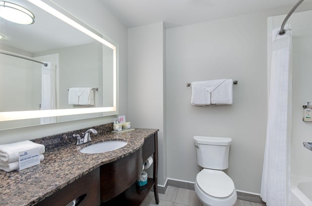 Images Holiday Inn Express & Suites Cleveland Northwest by IHG