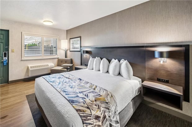 Images Best Western Plus Hilltop Inn