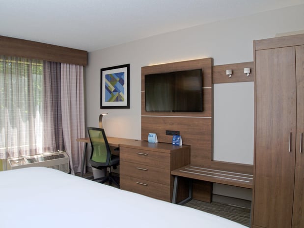 Images Holiday Inn Express South Burlington by IHG