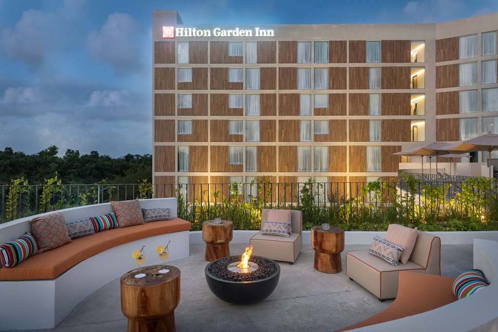 Images Hilton Garden Inn Cancun Airport