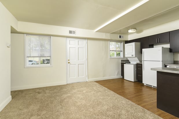 Images Greenville on 141 Apartments & Townhomes