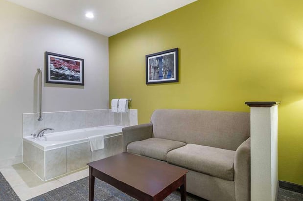 Images Best Western Plus Mansfield Inn & Suites