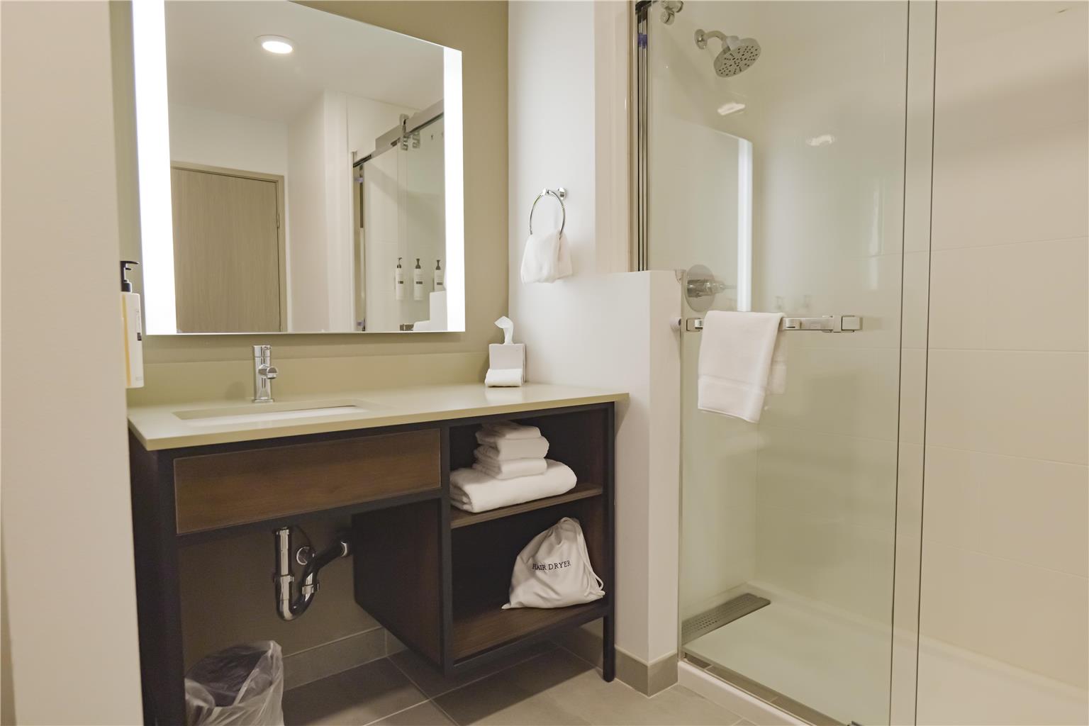 Guest room bath