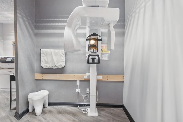 Images Thomas F. Brown, DDS