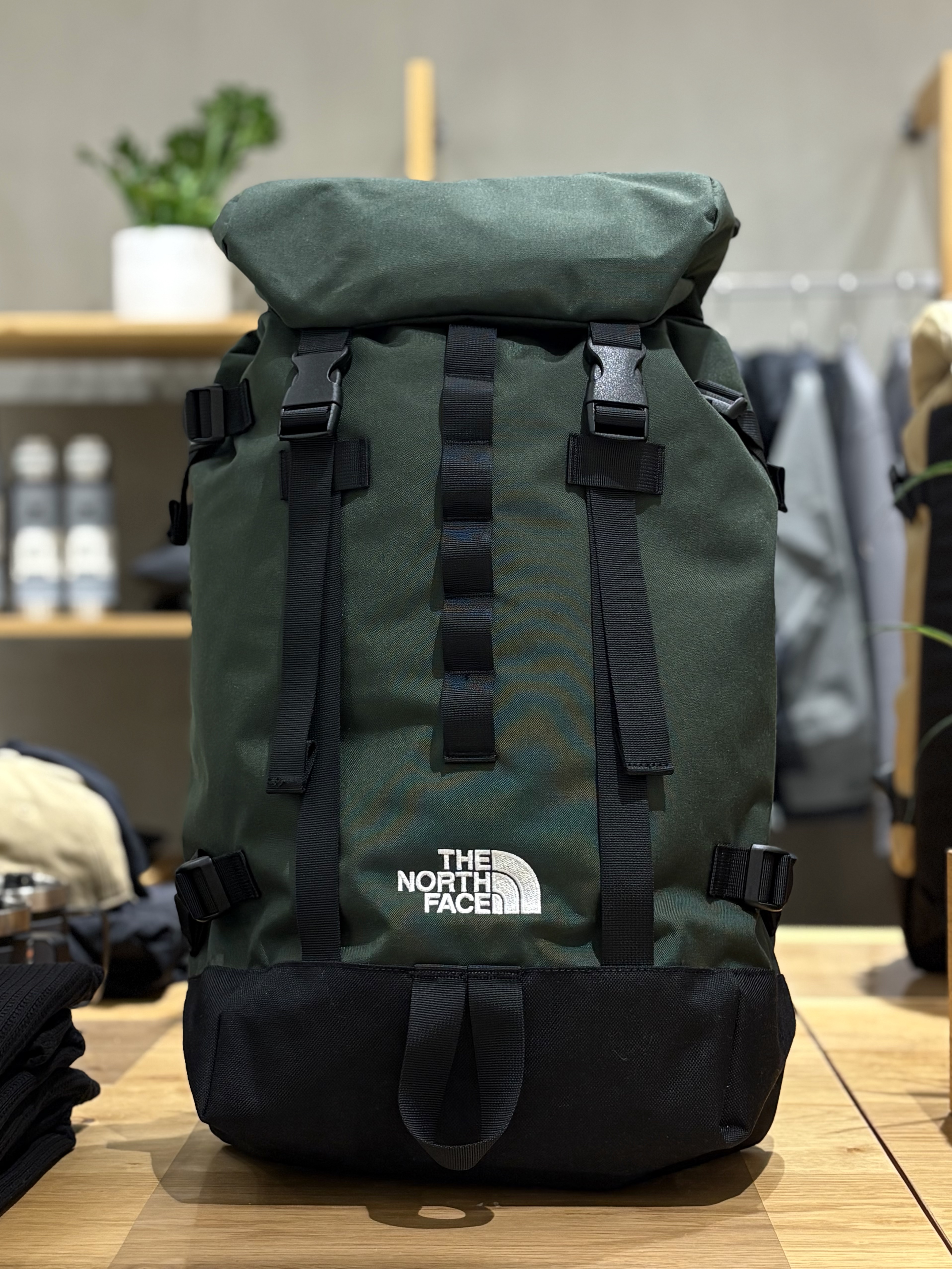 Images THE NORTH FACE/HELLY HANSEN (ザ・ノース・フェイス / ヘリーハンセン) 神戸