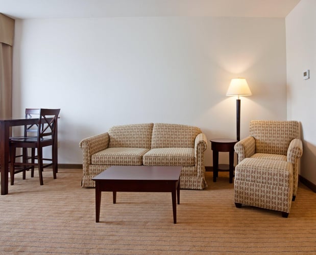 Images Holiday Inn Madison at the American Center by IHG
