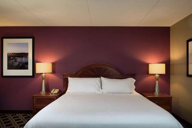 Images Hilton Garden Inn Auburn Riverwatch
