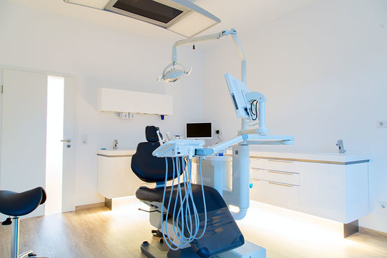 Dr. Harald Hüskens - Implantate am Niederrhein, Bahnhofstraße 38 in Uedem