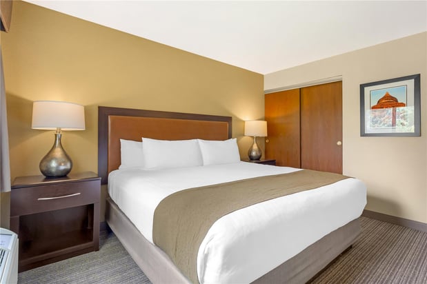 Images Best Western Plus Plaza by the Green