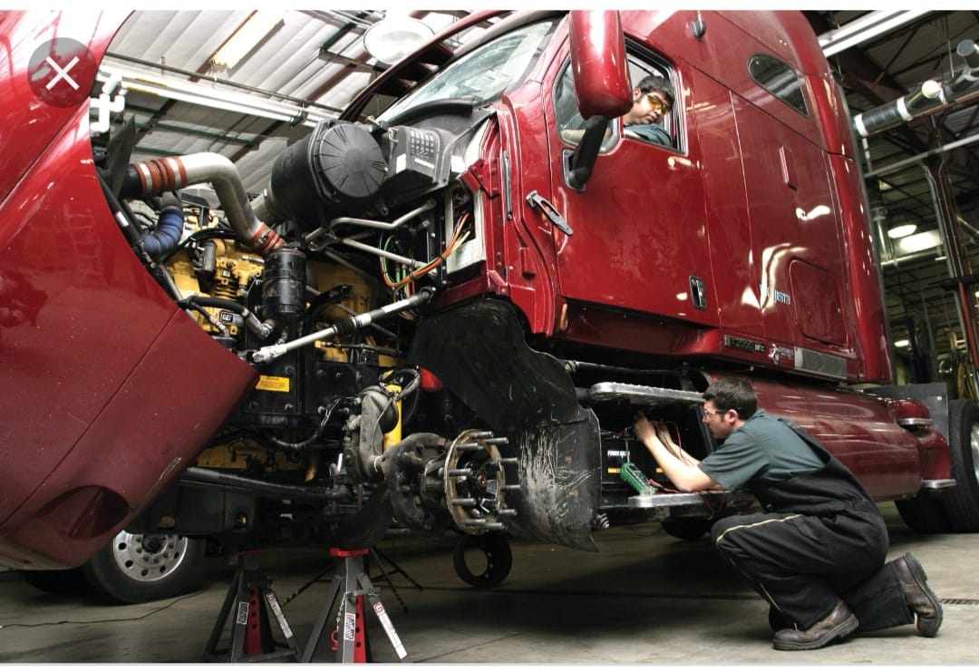 Images DB Diesel - Garage - Road Service 24h/7 - Truck - Trailer - Machinerie lourde Napierville