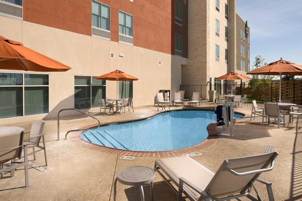 Images Holiday Inn Express & Suites San Antonio North - Windcrest by IHG