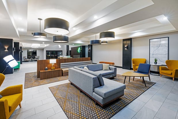 Images Holiday Inn & Suites Tulsa South by IHG