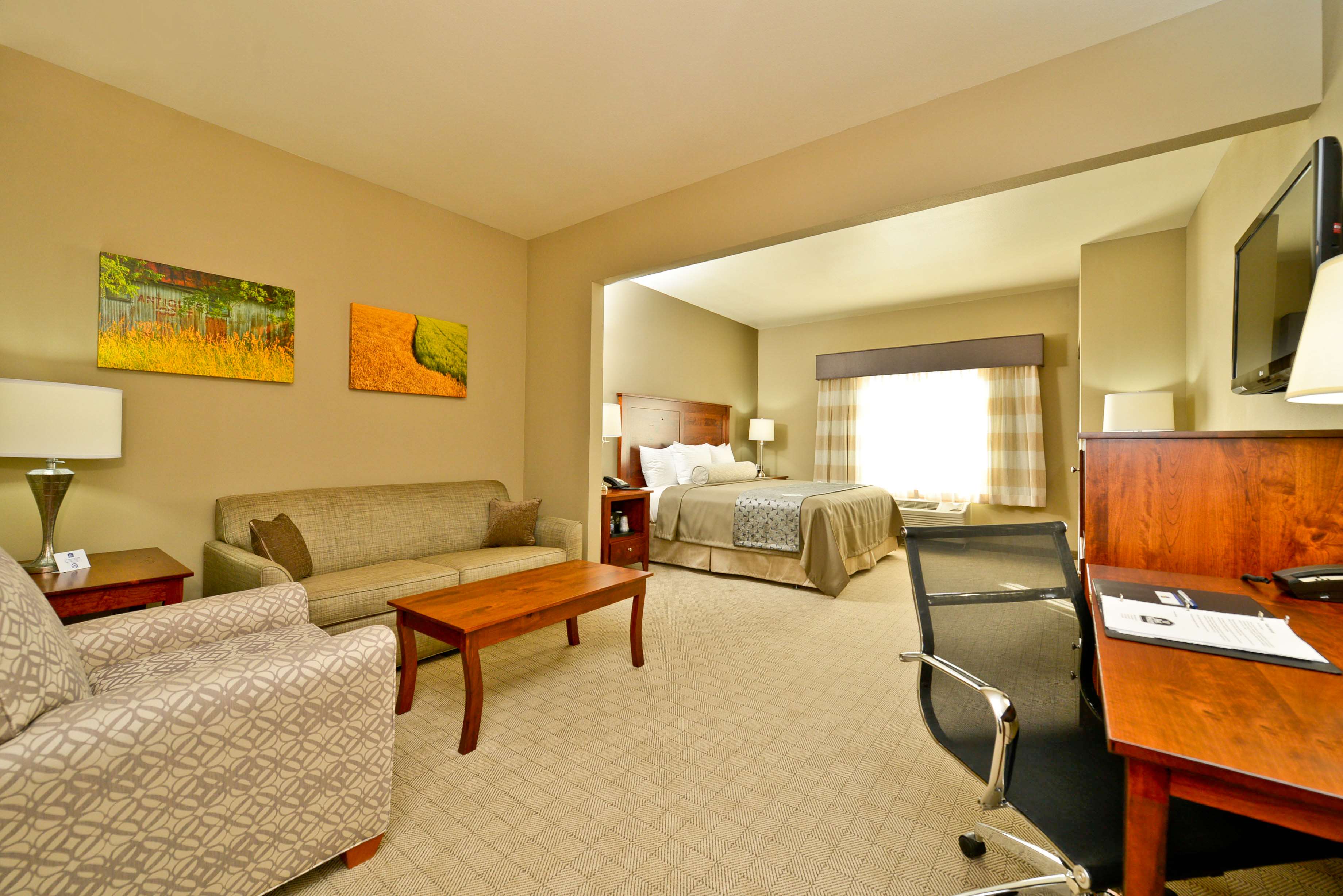 Best Western Plus Green Mill Village Hotel & Suites Convention Center