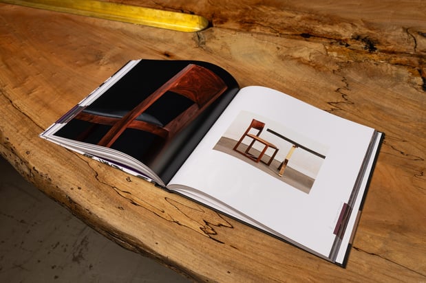 Images SENTIENT Furniture