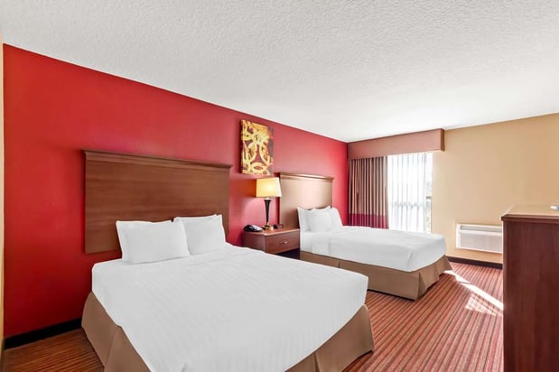 Images SureStay Plus by Best Western San Antonio Fiesta Inn