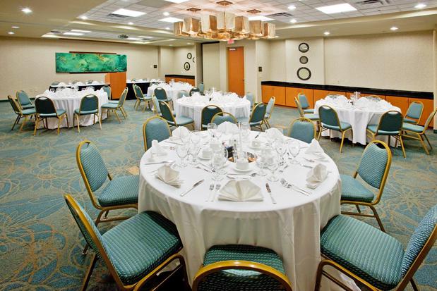 Images Holiday Inn & Suites Williamsburg-Historic Gateway by IHG