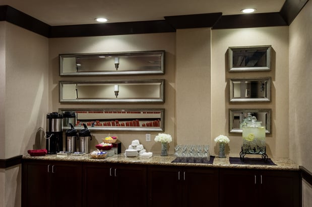 Images Crowne Plaza Anchorage-Midtown by IHG