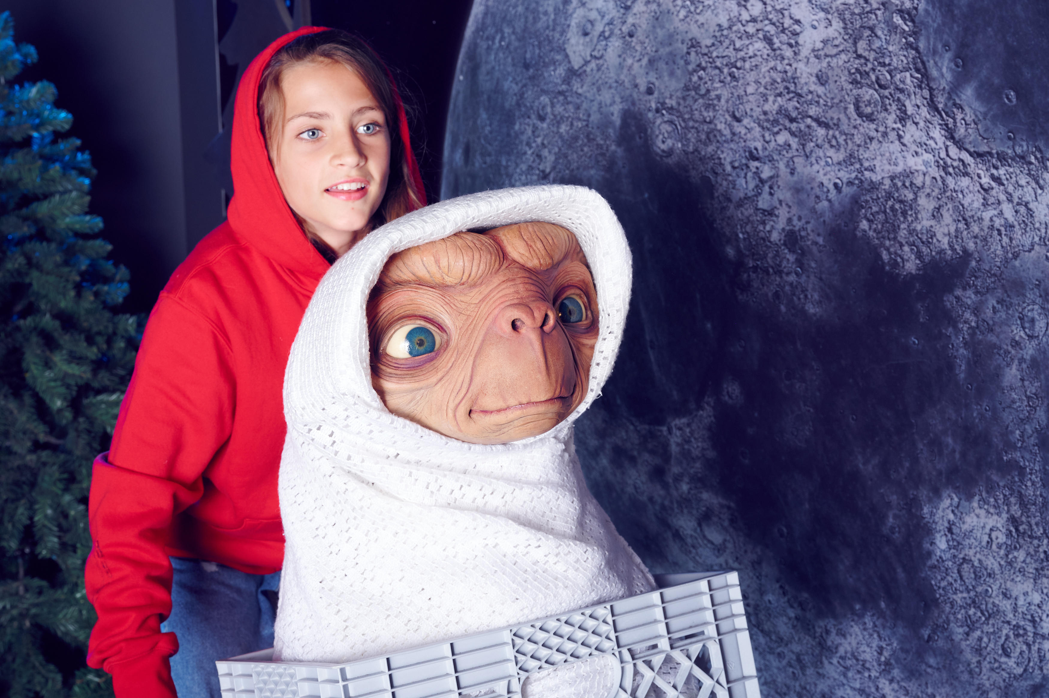 Triff E.T. im Madame Tussauds Berlin und fliege mit ihm zum Mond.