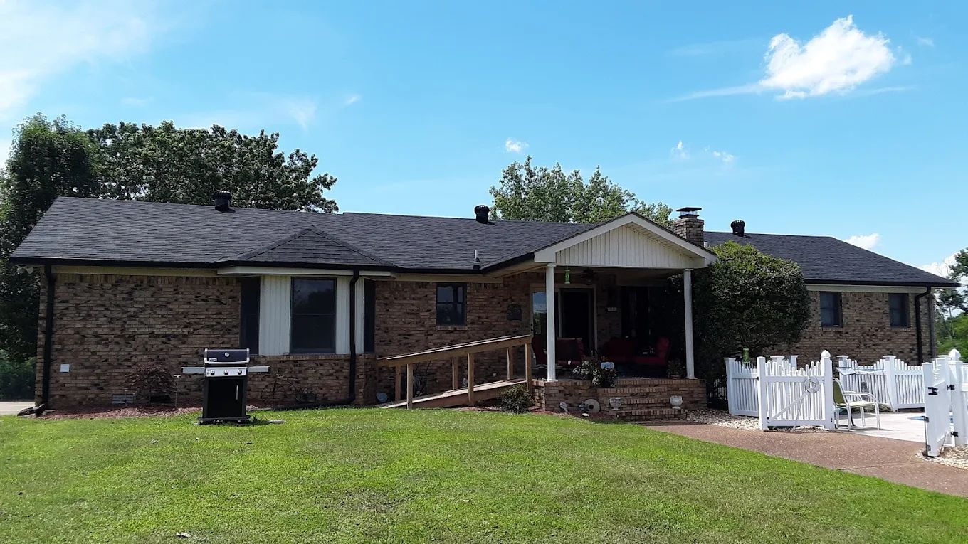 Summers Roofing & Repair Image