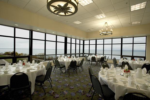 Images Edgewater Hotel and Waterpark